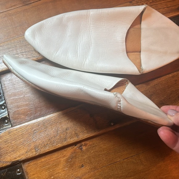 Bronze Age pointed leather white slides size 7 - 7.5 - Picture 2 of 8